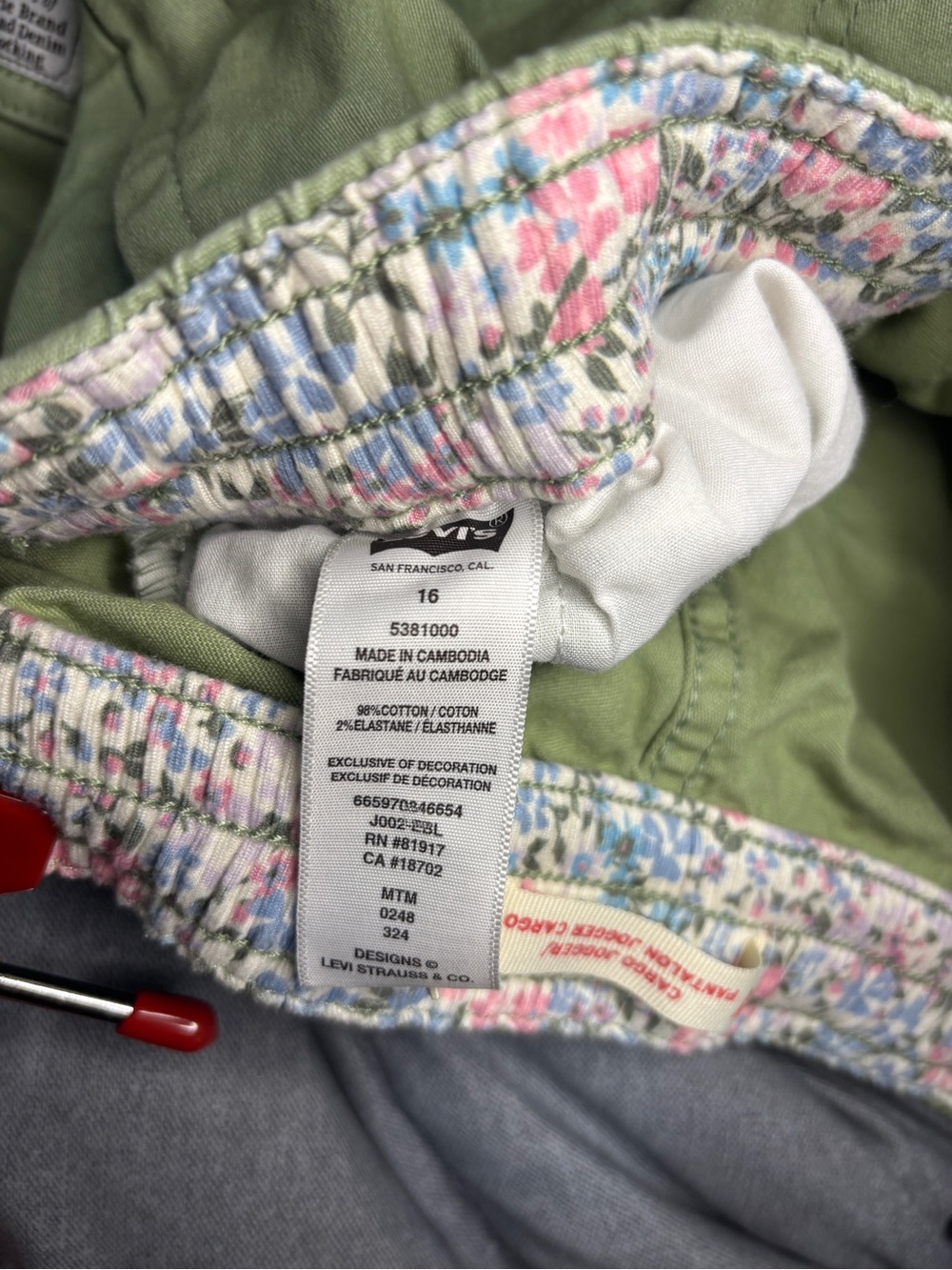 Levi's Olive Green Cargo Pants with Drawstring Waist - Picture 8 of 8